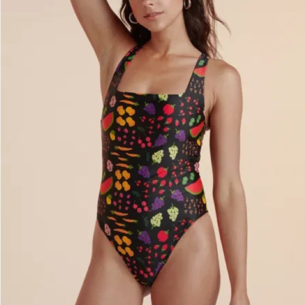 Lisa Says Gah X Ookioh
Savannah One Piece